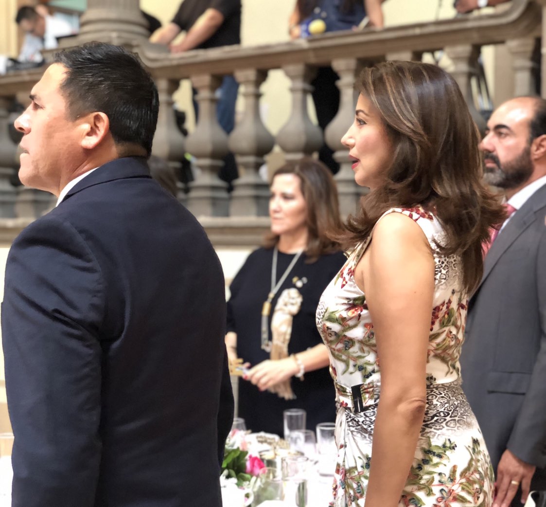 JosefinaSLP's tweet photo. Como integrante de @amexme, asisto con gran orgullo y entusiasmo a la toma de protesta de la nueva presidenta del Capítulo #SLP Fabiola Mejorada, para el periodo 2019-2022. ¡Enhorabuena y felicidades a todas! https://t.co/Oyz8hGWq85