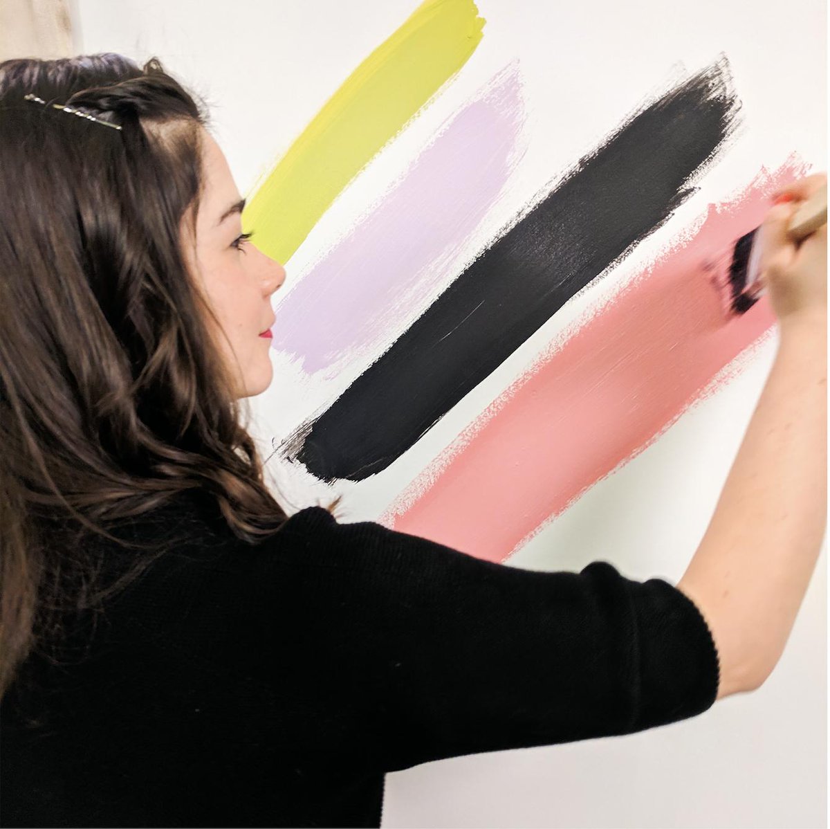 CoralTV's tweet image. Painting your walls is an easy and inexpensive way to update your space!