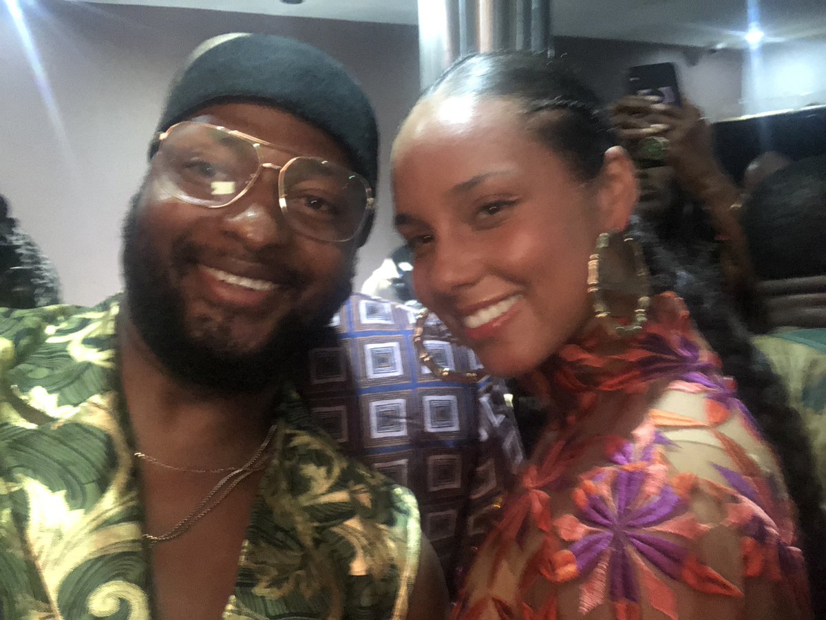 kakinbow's tweet photo. It was one best time of my life ❤️❤️ from seeing @NaomiCampbell @therealswizzz @aliciakeys only on TV and thought I’ll never see them in person well I was lying to my own yelf and big thanks to the @kehindewiley for opening this beauty here #neversaynever  #happy #kakinbow https://t.co/JhC85sJrqm