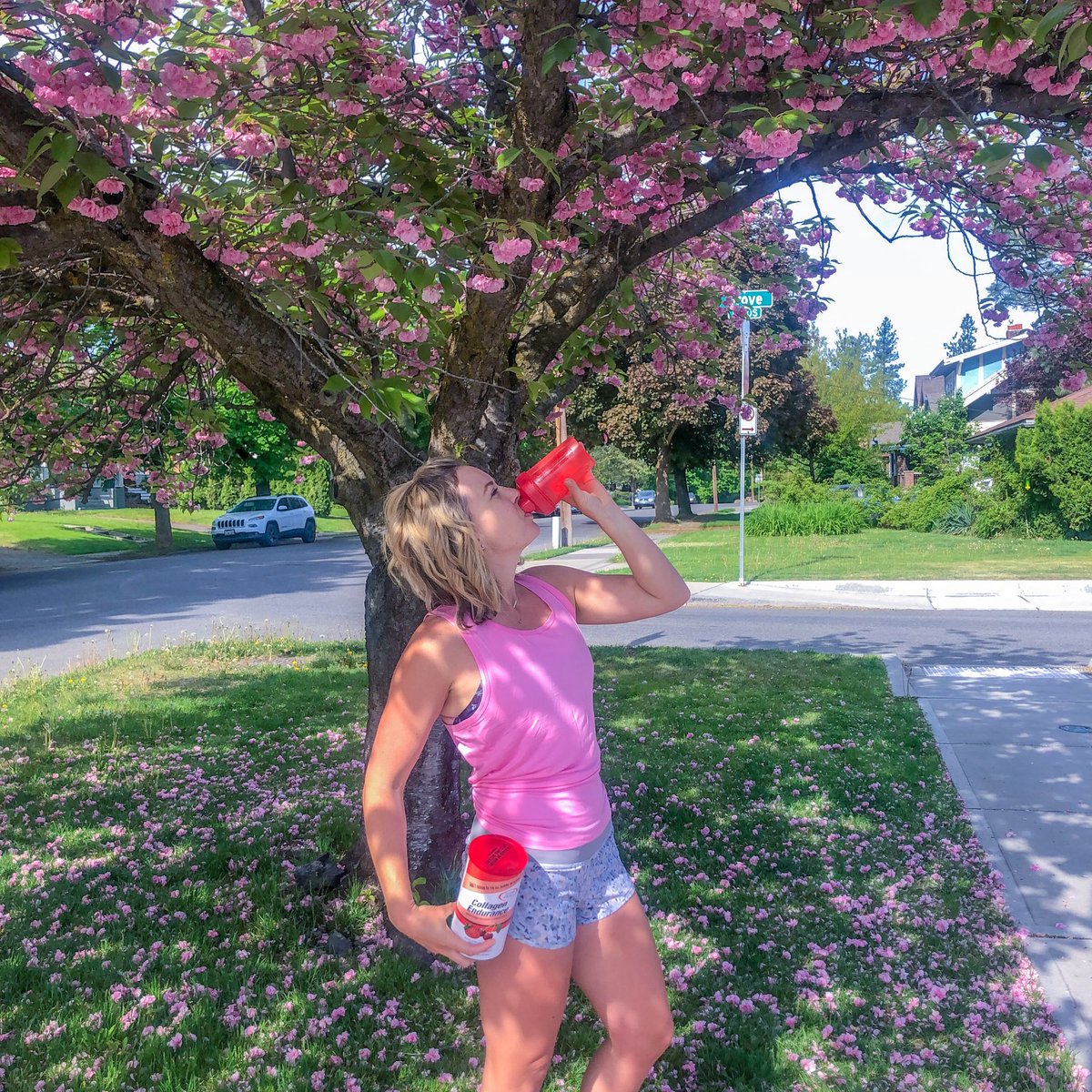 NoelleLovoi's tweet photo. Run time! #LifewithGLG #greatlakegelatin #sweatpinkpartner @GreatLakesGel https://t.co/djRZhF4D9K