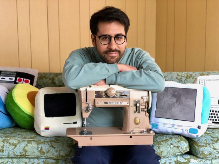geekwire's tweet photo. Rest easy: Pillow maker Throwboy proves that no entrepreneurial dream is too far fetched
https://t.co/KKxGCDeW7v https://t.co/SiH4Ahi9Vw