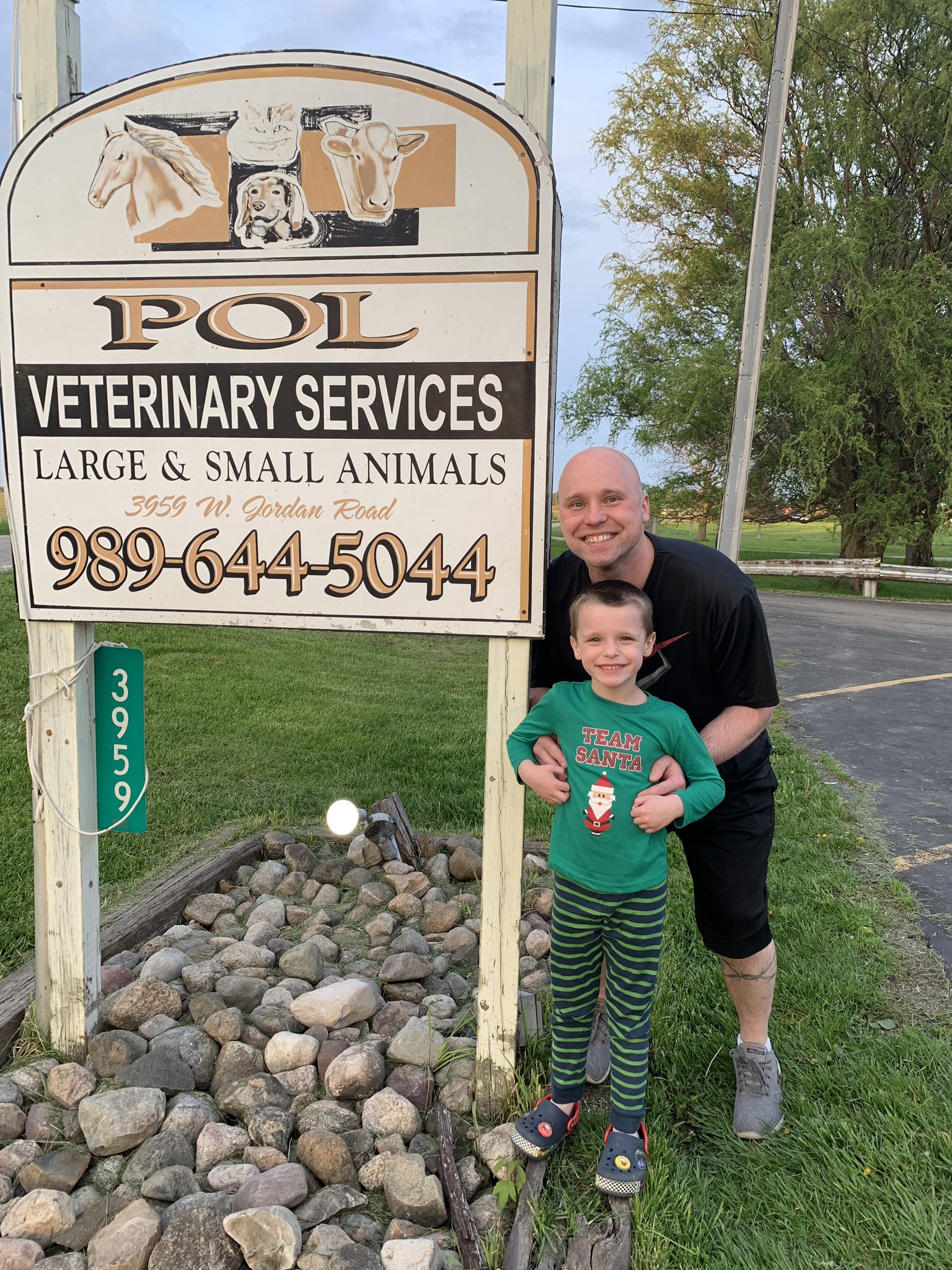 C Unit on Twitter: "Drove by @DrPol office in Weidman MI Saturday Afternoon. We had to stop for a few pictures! My wife and I love the show! #TheIncredibleDrPol https://t.co/W1E49fckzO" /