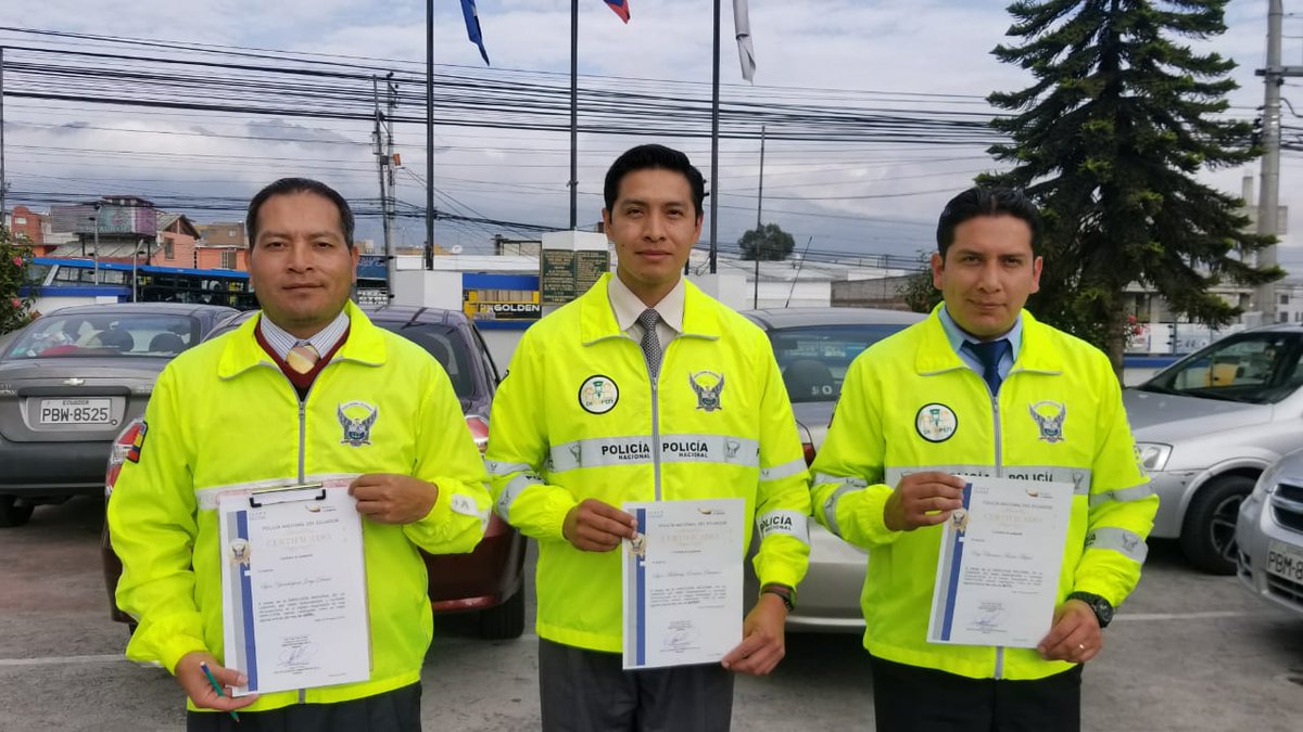 FELICITAMOS a nuestros servidores policiales técnicos operativos de #Dinapen, que se han destacado en sus funciones.  Como parte del proyecto para mejorar el clima laboral, impulsada por la #MayrKestynCeli, jefe de Talento Humano