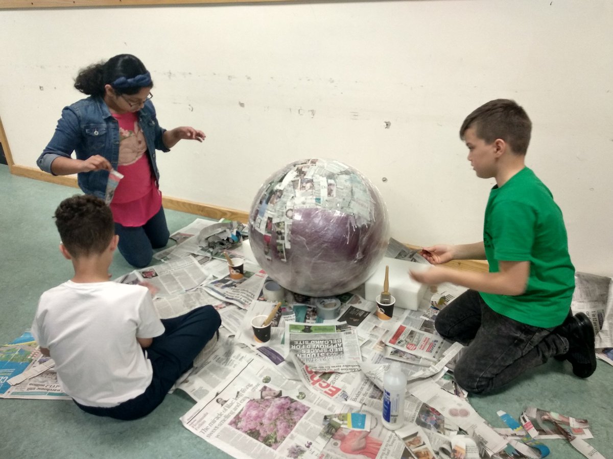 fingallibraries's tweet photo. Abel, Haidyn and Jensyna from Ladyswell NS making a planet during our Make Create Innovate workshops here at Blanchardstown Library. Participants work will be on display at the Cruinniú in the Castle event on 15 June. #MyCruinniu #creativefingal
@mcreateinnovate @creativeirl https://t.co/9kwrUgUGRH