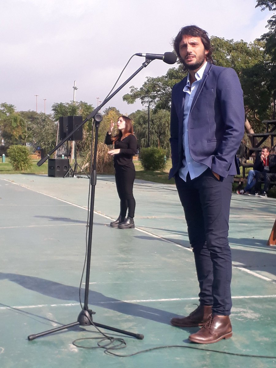 torneojuar's tweet photo. El coordinador Ejecutivo del @CTDUA_CIN @NicoMellino en el acto de apertura de los #JUR2019: "El mejor legado de los Juegos Universitarios son ustedes, los estudiantes. Los doble carrera,  los que se forman academicamente y se esfuerzan para y por el deporte". https://t.co/pXOryuZKKm