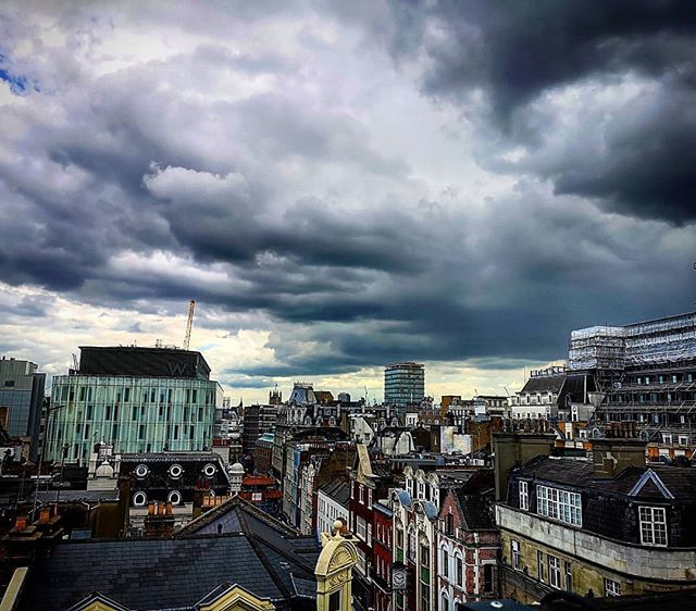 London rooftops. #london #viewpoint #shaftesburyavenue #soho #citylife #londonlife #urbanlandscape bit.ly/2WaLtr3