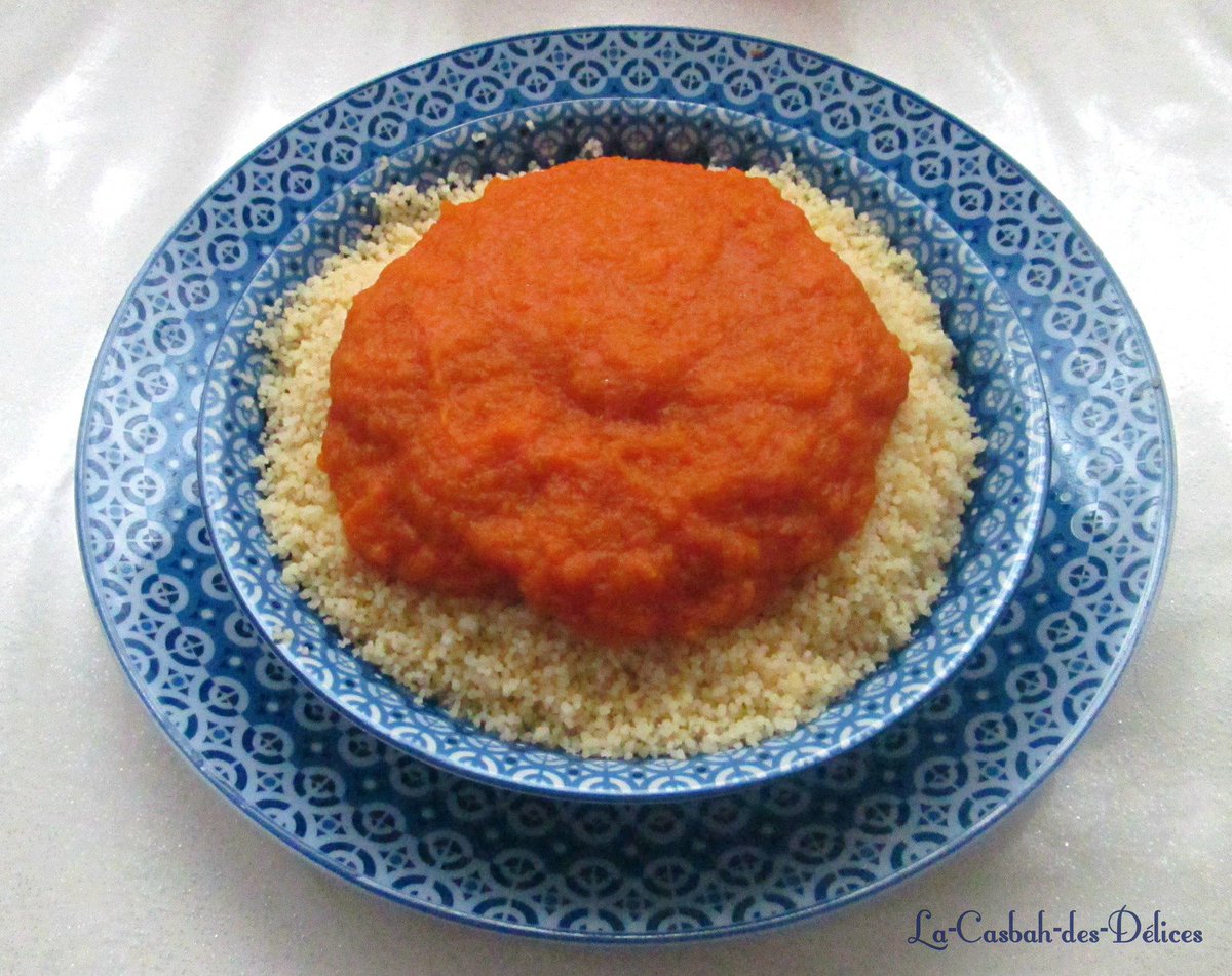 BARBOUCHA KABOUYASignifie couscous à la courge, c'est un plat typique de la ville d'Ouled Djellal (région de Biskra). Généralement ce plat se prépare pour les cérémonies de mariage, dans un grand plat appelé Gasaa. Une ambiance conviviale qui réunit petits et grands.