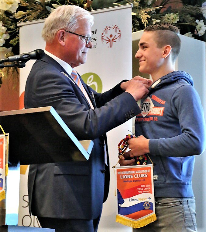 Jesse Mulder de Young Ambassador 2019
Van een tumor in zijn buik (2010) naar het NK Turnen (2019). Lees het inspirerende verhaal van Jesse. bit.ly/YA2019Jesse
#YoungAmbassador #WeServe