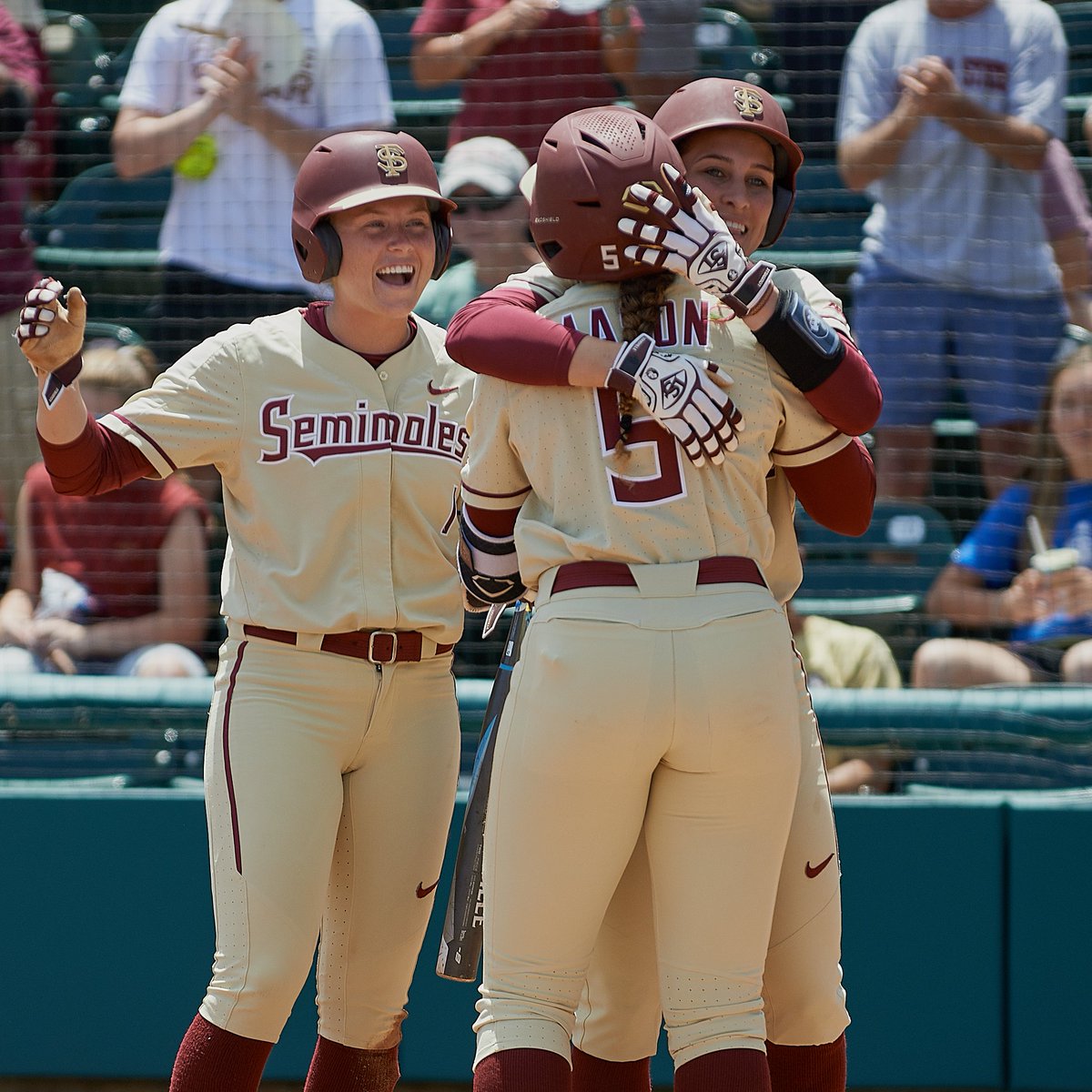 FSU_Softball's tweet image. Nothin&apos; but love for #Team36 🥰

#ATM #DNAE