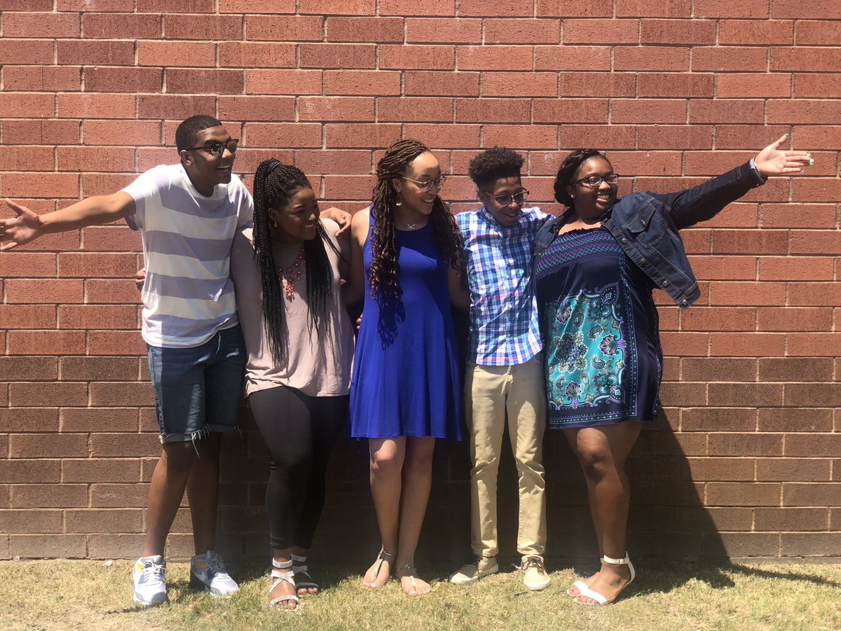 kclays_corner's tweet photo. say hey to the newly-elected 2019-2020 choir leadership team. 🤗

(l-to-r)
———
kofi springs, co-social chair
ashlynne smith, secretary
kristian hardy, president
marvin boyd, vice president
erin adams, co-social chair

they even invited me into the picture in this heat. 🙄😅 https://t.co/XiLxWW0ThI
