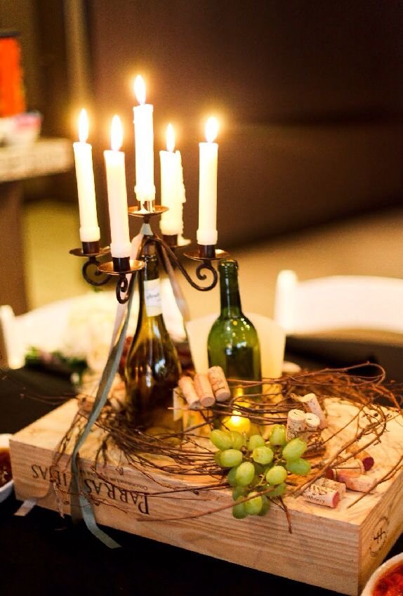 #winedecor #weddingdecor #centerpiece #corkdork #winebottles #winelovers #wineenthusiast #winewedding #weddings #winethemes #grapesmakewine