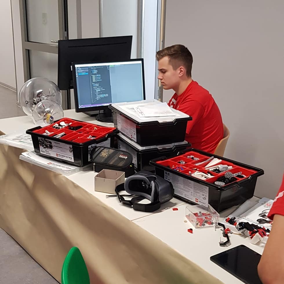 GermanITSkills's tweet photo. The second day of the Albert–Einstein–Cup of #Skill09 is almost over. Today, we had three sessions where participants developed an e-learning system for PCs.
#WorldSkills #WorldSkillsKazan2019 https://t.co/uVfjy6XZX0