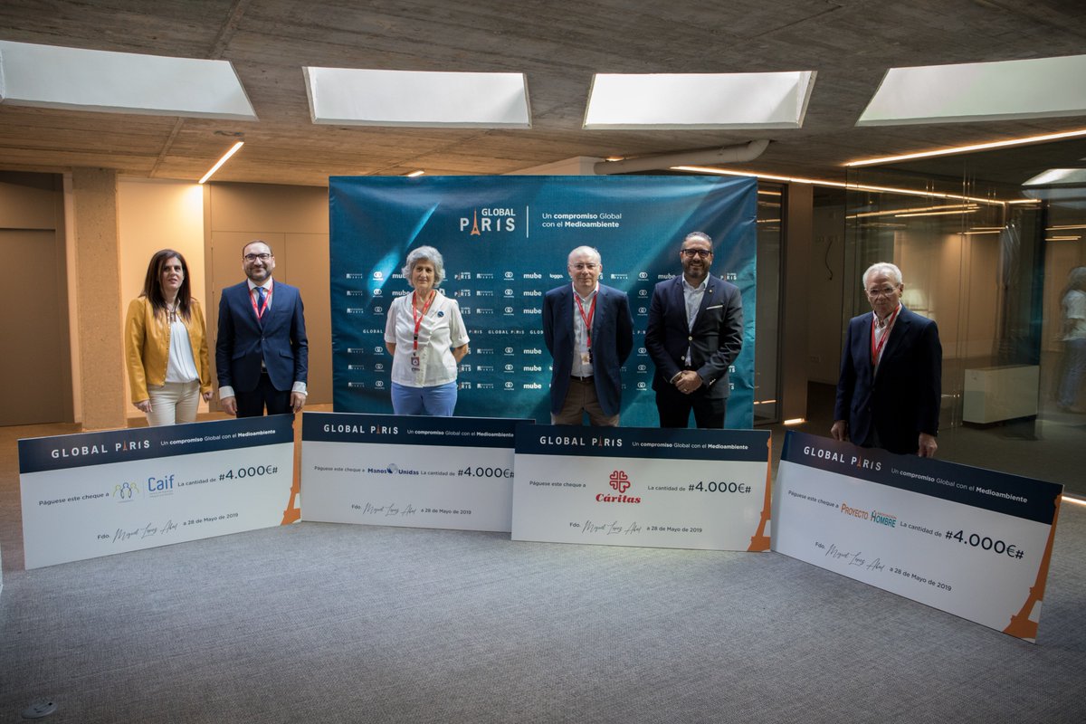 GGlobalParis's tweet photo. Global París renueva su compromiso con la sociedad murciana, hemos donado 16.000€ a asociaciones que luchan por la búsqueda del bien común 🌍 https://t.co/xKxPOwRIxE