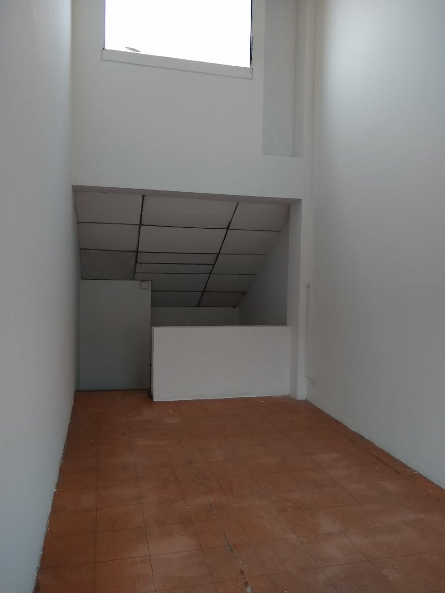 Se arriendan local. Áreas:44 M2. Ubicación: Centro Comercial Plaza de Las Américas. Local en el primer piso del centro comercial, 2 oficinas, un baño, vigilancia, parqueadero opcional (hablar con la administracion para tomarlo y es pago adicional).  Precio $4.500.000 + ADM.