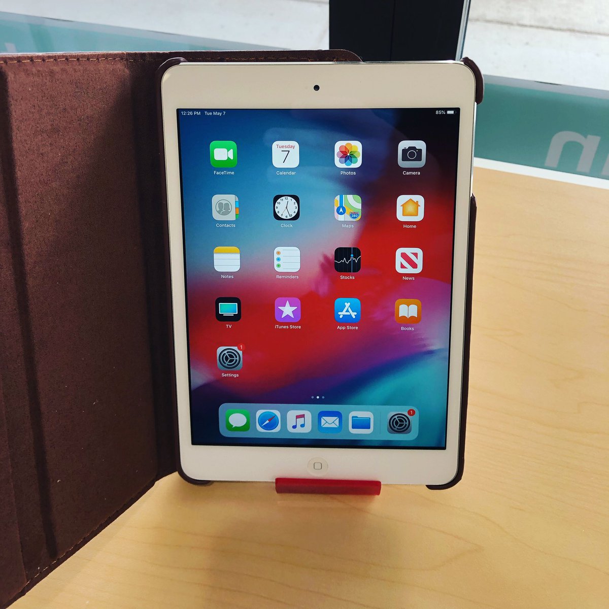 ExperimacEL's tweet photo. Looking for a great father’s day gift? Check out these iPad®️ Mini 2’s we have at the shop. Only $200.00! We only have three left so come by and check them out. *Case Included* 
•
•
•
•
#experimac #experimacel #refurbished #apple #ipad #sale #ipadmini https://t.co/8LmxTWWjy2