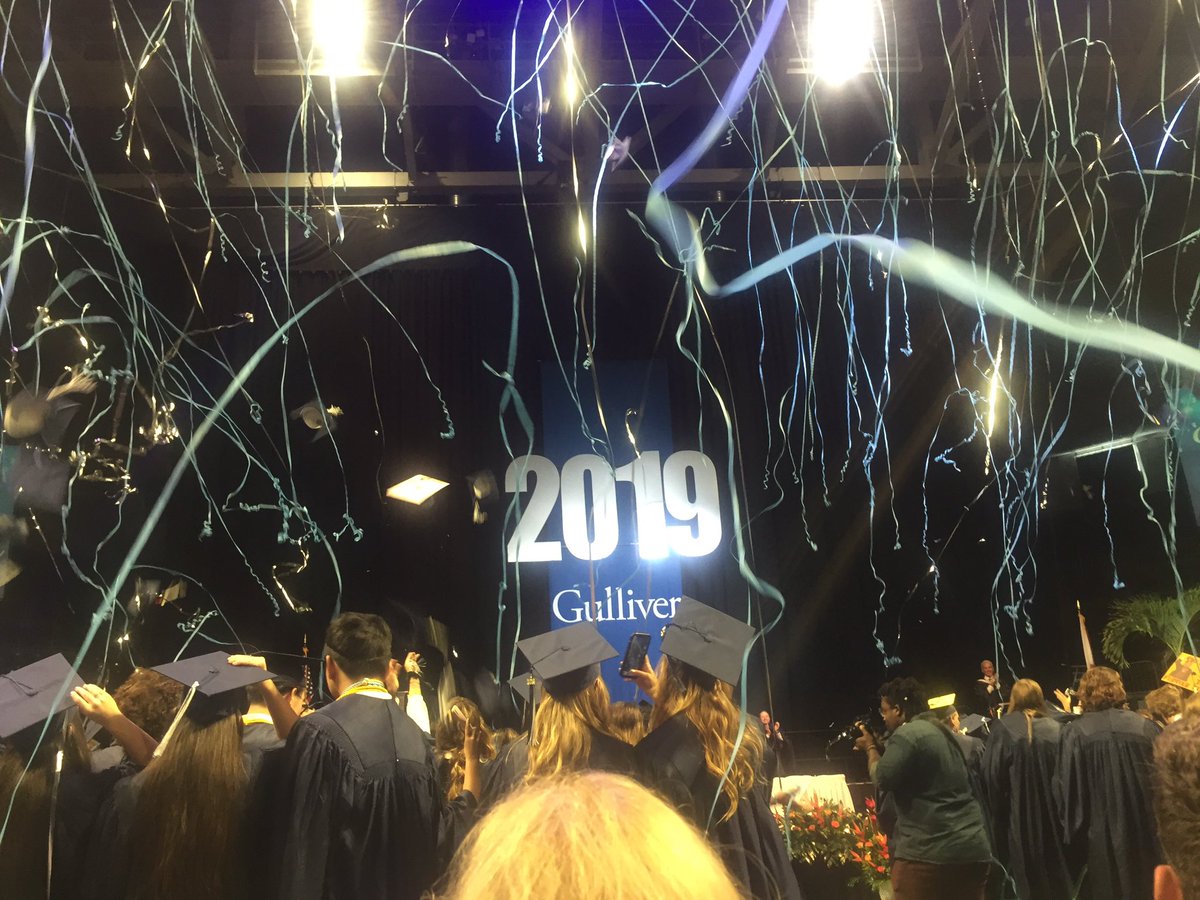 Congratulations fantastic class of 2019!!! 💙 #gslearning @GulliverSchools