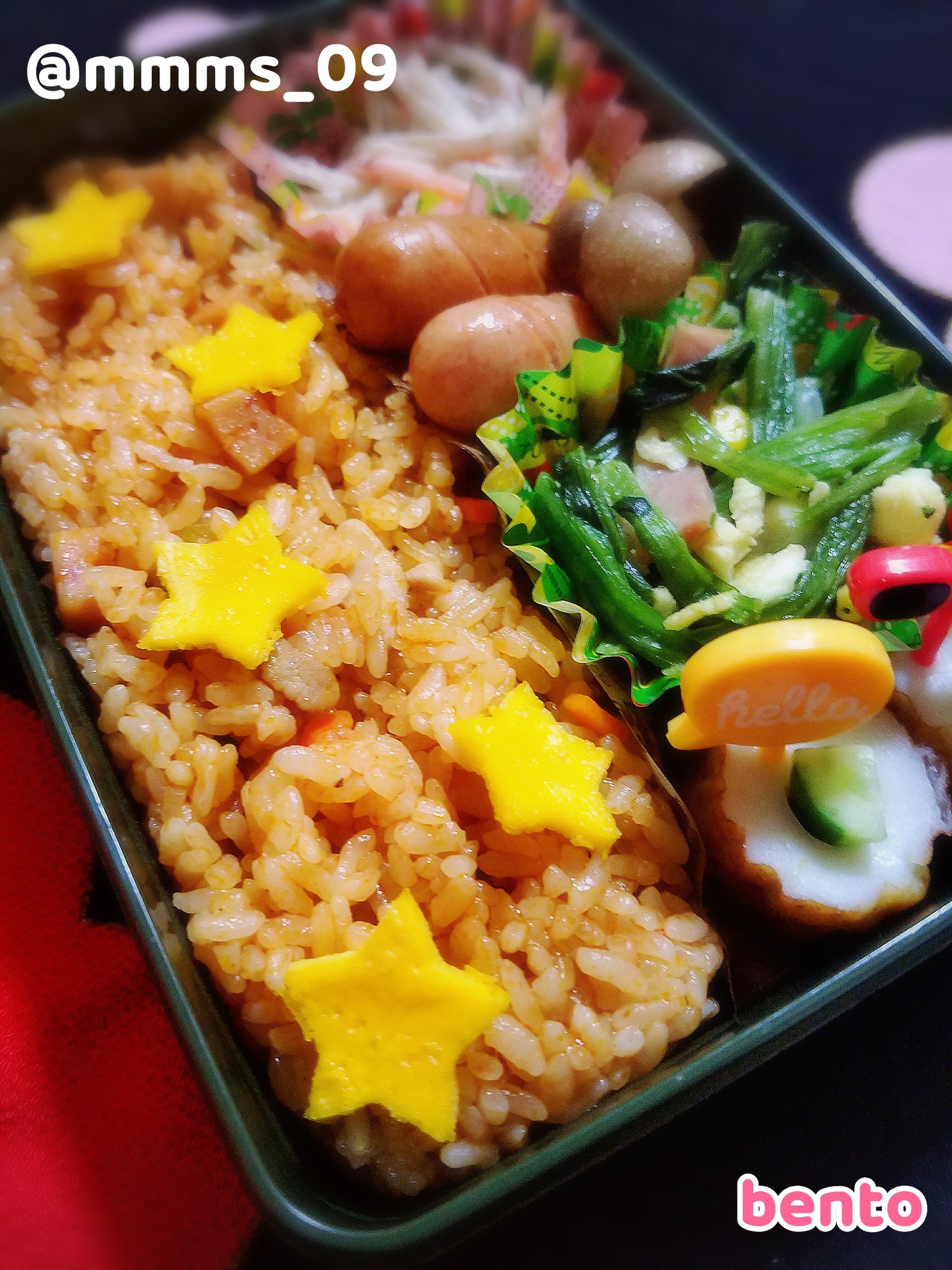 M A Y U ニ P E A R L おはようございます 本日の子供のお弁当 オムライス弁当にするつもりがタマゴが足りないことに気づき急遽チキンライスになってしまった W テンション上がらずおかずもなんだかなーみたいな おかずに お弁当