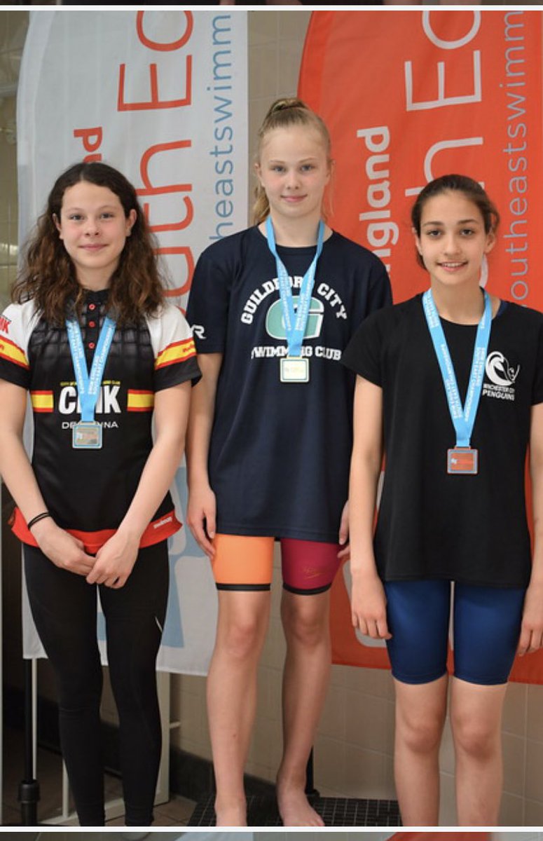 CMKSwimmingClub's tweet photo. Our two medalists from the weekend 🤩🤩 #SERSC19 https://t.co/5HMfd46oTy