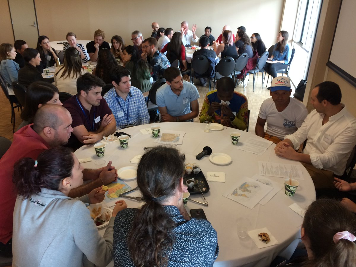 michelle_helman's tweet photo. What an honor to facilitate this Colombian Café dialogue event to support reconciliation, reincorporation, and #peacebuilding in action with @APR2P @UQ_POLSIS_Grads @MisionONUCol  @HASSUQ #raftingforpeace #createchange #ColOmbia https://t.co/TvT8wdKEf8