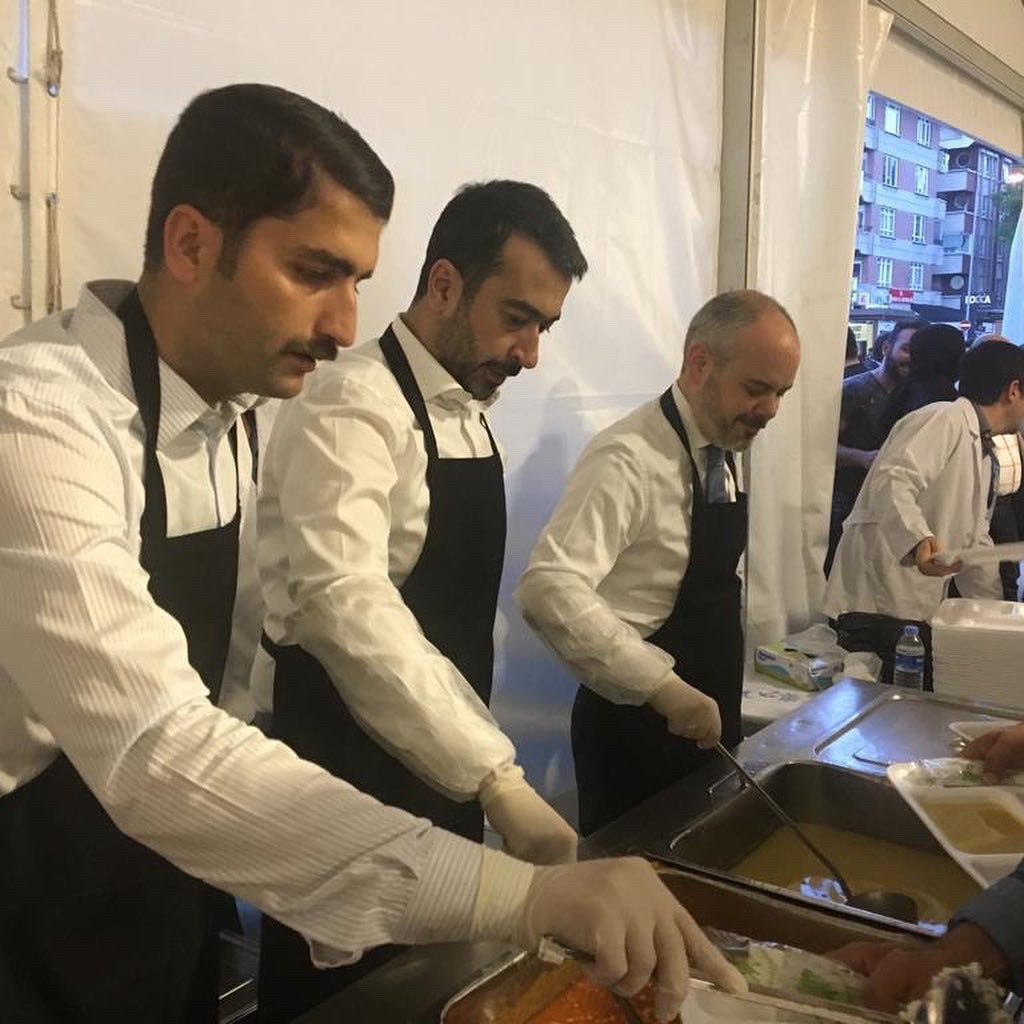 yalperenayar's tweet photo. Beşevler’de @akgenclikankara iftar çadırında öğrenci arkadaşlarımız ile güzel bir iftar oldu. https://t.co/LsyiL1mOmc