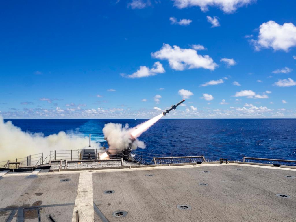Check out #NavyLethality in action as #USSAntietam conducts a surface-to-air missile exercise during Pacific Vanguard. #PACVAN is the first exercise of its kind, with @Australian_Navy, #JMSDF, @ROK_Navy, and #USNavy helping improve interoperability in @INDOPACOM.