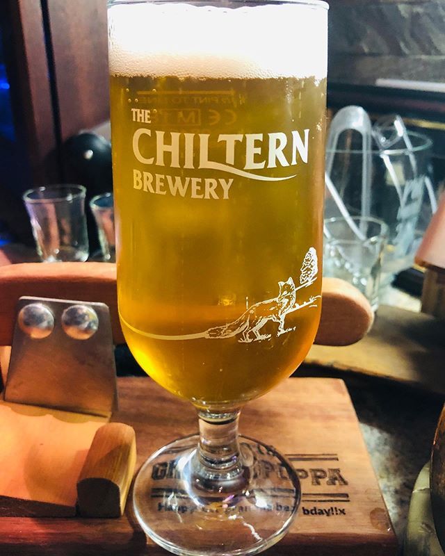 DaveStarley's tweet photo. Just a random beer so that I could have one out of my @chilternbrewery #glass that I brought back from the #uk ! It sure tastes good 👊🏻😁🍻
#randombeer #poppabeer #ifeernobeer #chilternbrewery #chiltern #fox #englishbeer #england .
.
.
.
#craftbeer #c… https://t.co/NxiZC6M0TY https://t.co/OwrhSgUkku
