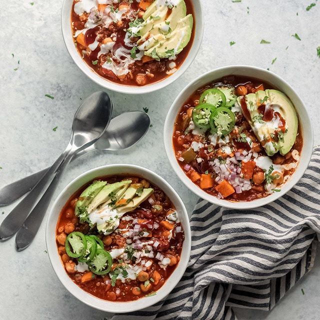 DstnDelish's tweet photo. Sometimes your plans to grill turn into a platter of sizzling meats enjoyed out on the deck with plenty of tangy barbecue sauce on the side and sometimes they turn into a vegetarian BBQ Sweet Potato Chili made in the Instant Pot because it’s pouring rain outside 🤷🏻‍♀️⠀
⠀
I turne… https://t.co/bqMYCsXV2Y