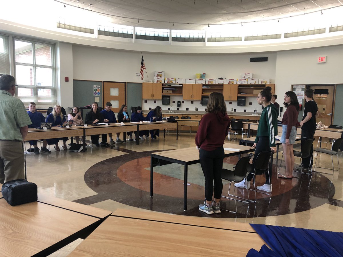 vrhsap's tweet photo. The Valley Supreme Court (as part of Mr. Arrigoni’s Civics class) deliberated and decided on Illinois vs. Wardlow, a case on search and seizure. The court decided in favor of Illinois, based on the arguments they heard today. https://t.co/bTjpPyYesC