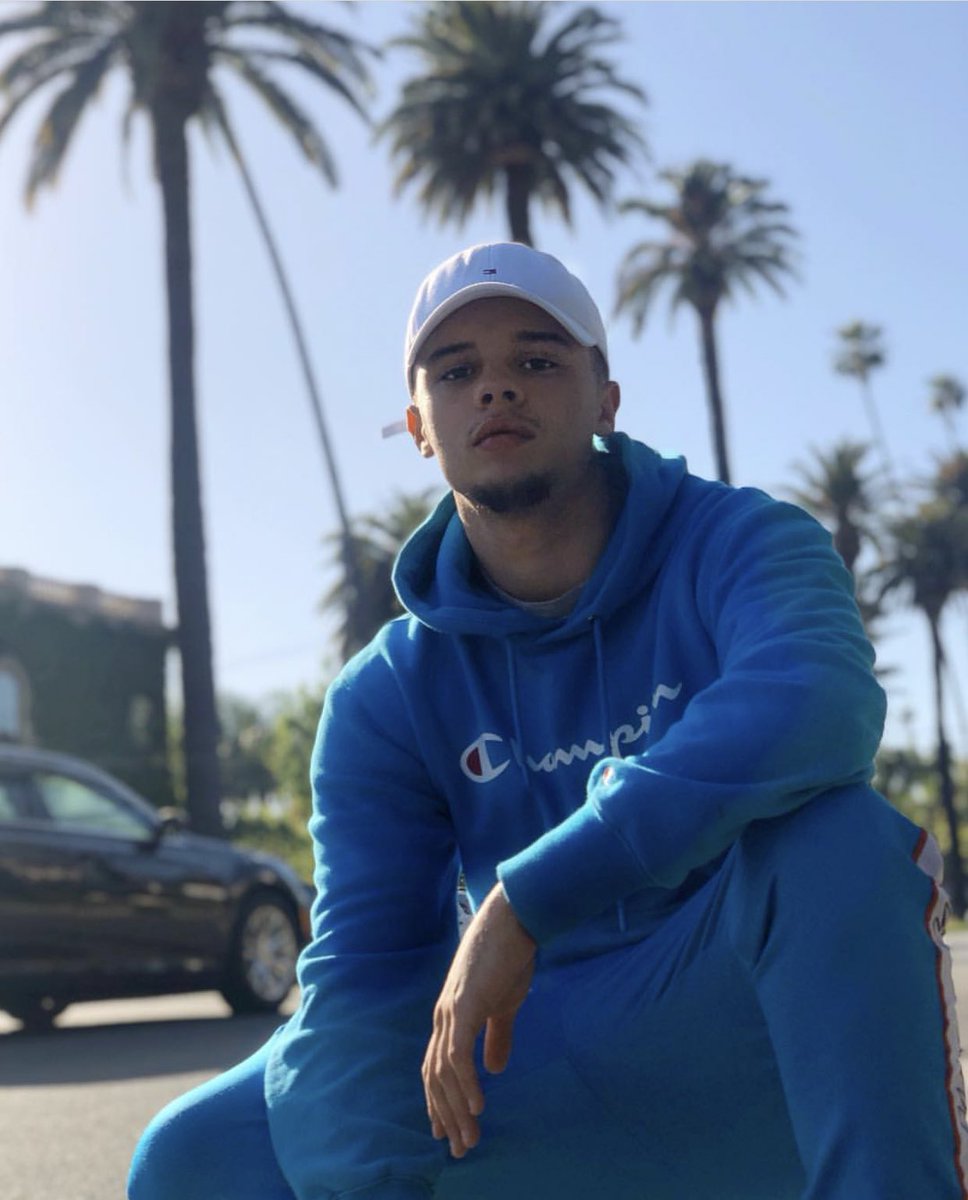 SammiO2L's tweet photo. Happy birthday you shitface 😘😘 have a great day (you will cause your with me) love you 🥰 https://t.co/WxcAjXiFia