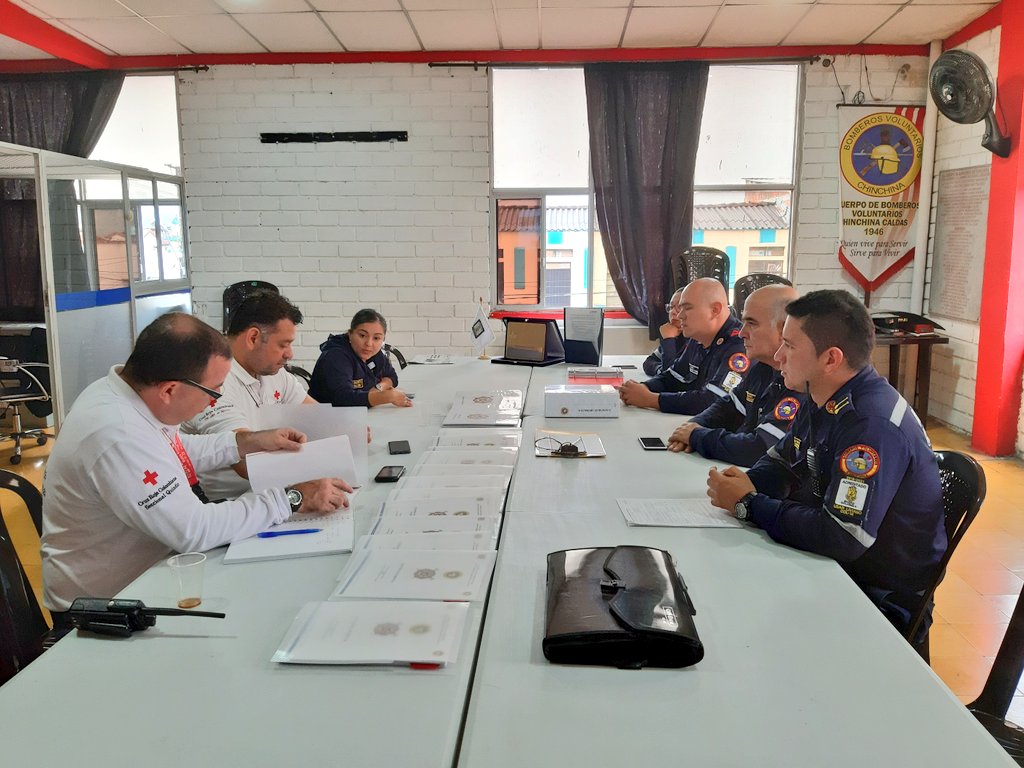 BrosVChinchina's tweet photo. Hoy personal administrativo del Equipo #USAR Búsqueda y Rescate Urbano #COL14 de @BrosVChinchina realizó asesoría técnica a unidades de @CruzRojaQuindio con miras a acreditar su equipo en el Programa de Acreditación Nacional de @UNGRD @jeriesgocaldas @cruzrojacol @DNBomberosCol https://t.co/GbQW0ZGqOJ