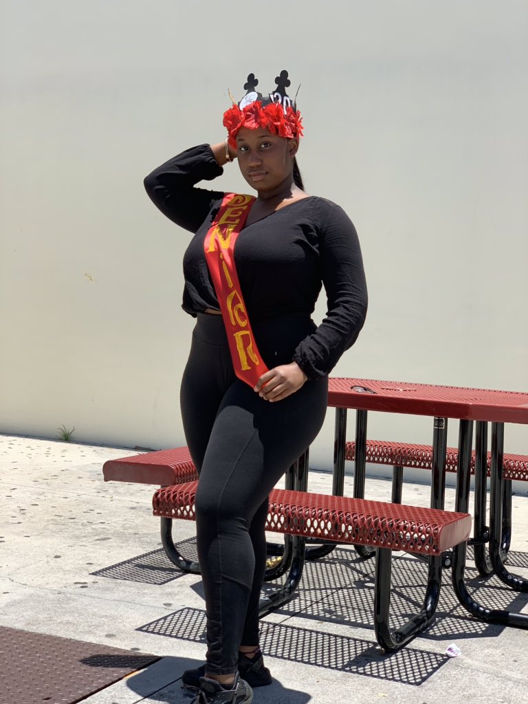 ZOEMINIAFTRNXT's tweet image. ✨ 2   0  2  0  ✨
#dbhsexperience 
#THEElegendaryclass