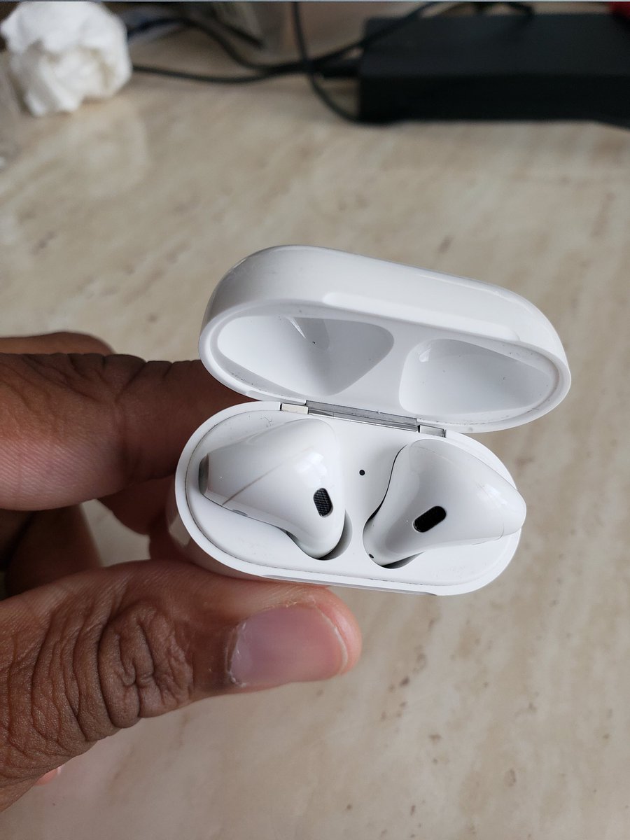 K1ngOfTheNorth's tweet photo. Air Pods for sale... DM me if serious. https://t.co/83pbcWKbfm
