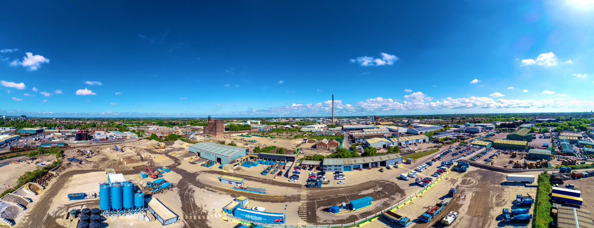 thestocks_'s tweet photo. Panoramic drone shot from last week. Lucky Hull’s so flat. #hullphotography #aerialphotography #hull #aerialshot https://t.co/uIsNbbAsqQ