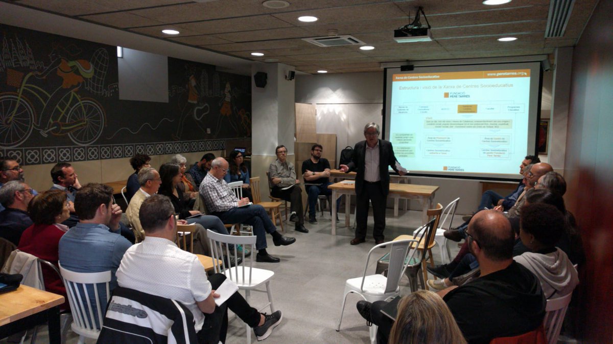 Fundperetarres's tweet photo. Aquest vespre estem reunits amb les juntes directives i patronats dels centres de la Xarxa de Centres Socioeducatius adherits a la Fundació Pere Tarrés i ens acompanya Begoña Roman, que reflexiona sobre bones pràctiques i responsabilitats dels òrgans de govern https://t.co/vCGDF1gRZR