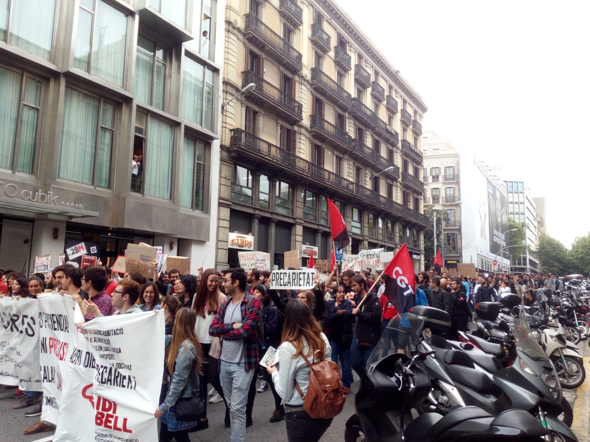 CGT_UAB's tweet photo. Acaba la manifestació de la #28MVagaPDI a Barcelona. Avui ha sigut tot just l'inici de la lluita. La setmana del 11 de juny continuarem amb aturades parcials.
Govern i rectorats: temps per aplicar l'EPIF https://t.co/EnXdfpPgXO