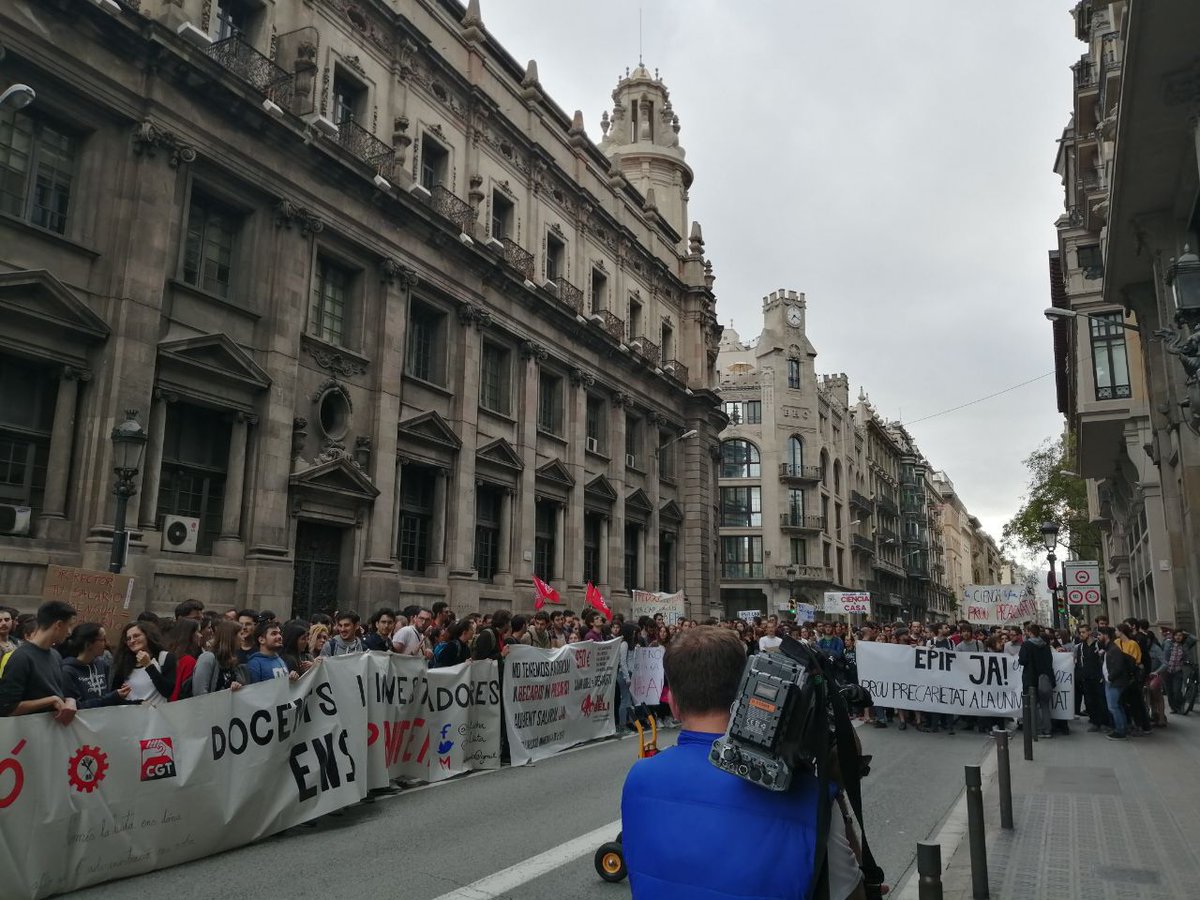 CGT_UAB's tweet photo. Acaba la manifestació de la #28MVagaPDI a Barcelona. Avui ha sigut tot just l'inici de la lluita. La setmana del 11 de juny continuarem amb aturades parcials.
Govern i rectorats: temps per aplicar l'EPIF https://t.co/EnXdfpPgXO