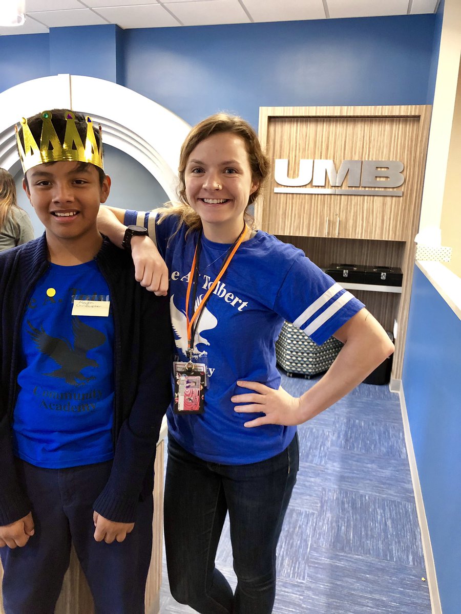 Many years ago I was the mayor of 5th grade at the School of Economics. Here I am with this year’s mayor, Christopher! Thank you @UMBBank for such a powerful field trip. 👏🏼💡 #schoolofeconomics #KansasCity <a href="/LeeATolbertAcad/">LeeA.TolbertAcademy</a>