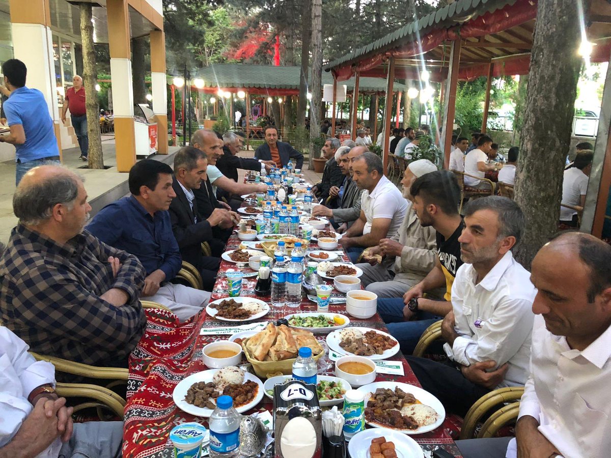 İl Başkan Yardımcımız Sn. Zeki Çavlı’nın organize ettiği iftar programında teşkilat üyelerimiz ve vatandaşlarımızla bir araya geldik. #GönlümüzBirSoframızBir