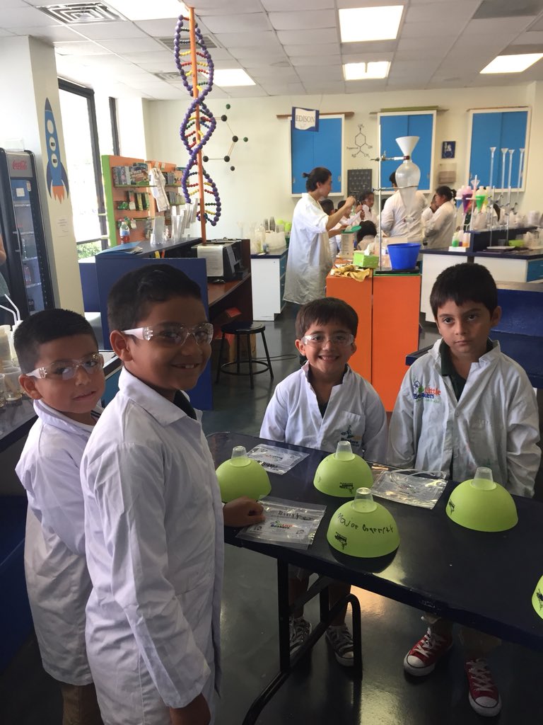 MonicaNikaleal's tweet photo. A truly scientist Elite Scholar trip👌🤓 to Little Beakers @PineyElem @HISDWestArea @HISD_Advanced https://t.co/o1Svz3ztoR