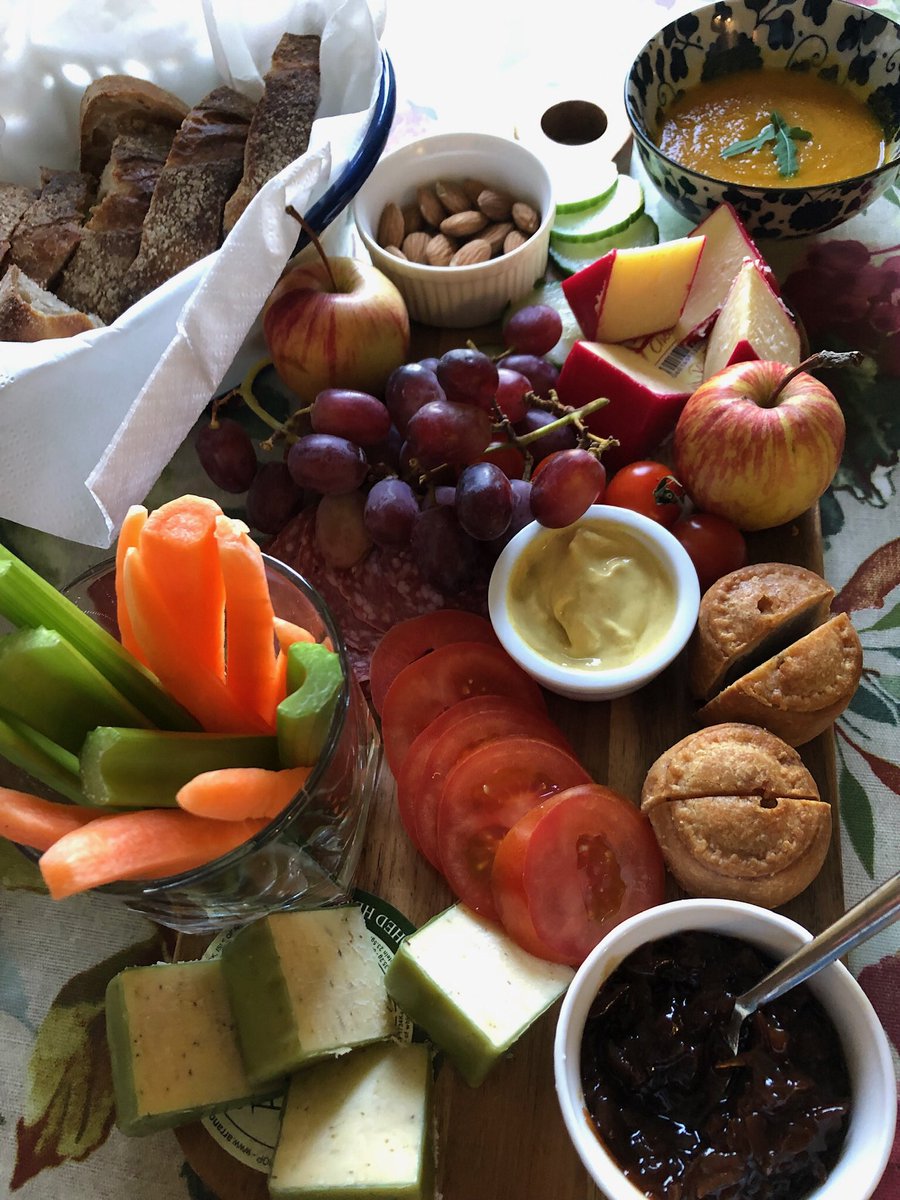CruickshanksBB's tweet photo. Tuesday is platter night ⁦@CruickshanksBB⁩ #TastyTuesday#visitarran #arran #scotland #EatingIn https://t.co/6Z4kn7OUH0