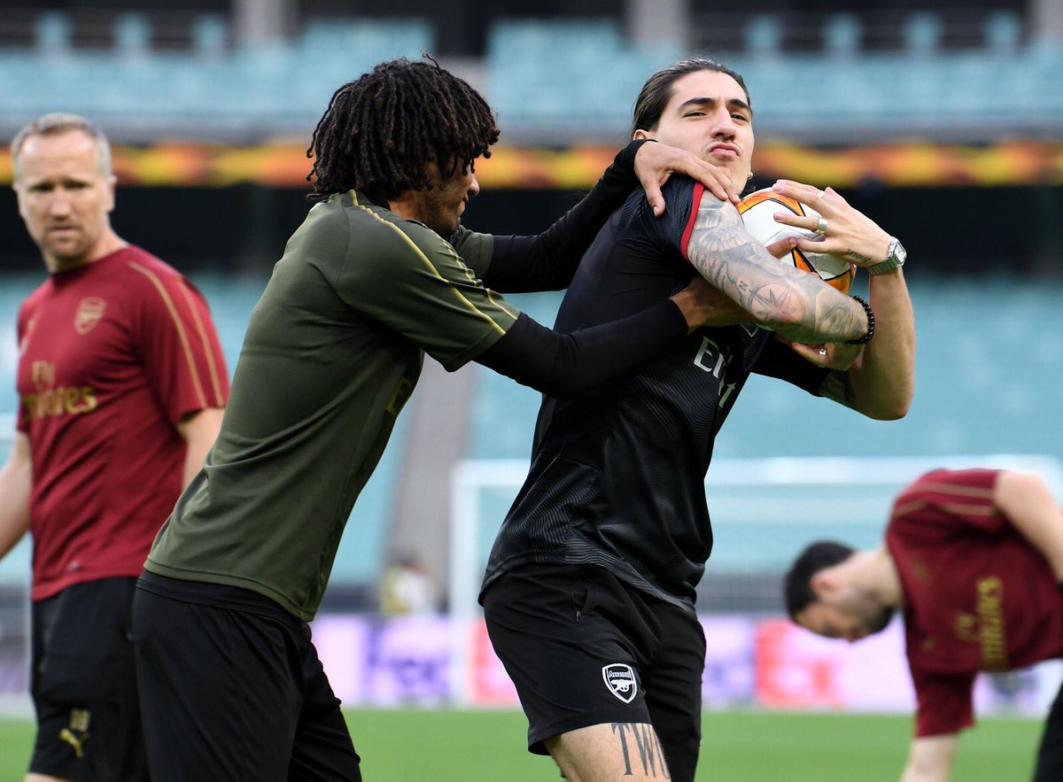 HectorBellerin's tweet image. Bro just let me have the ball man. It's been ages 😭😭