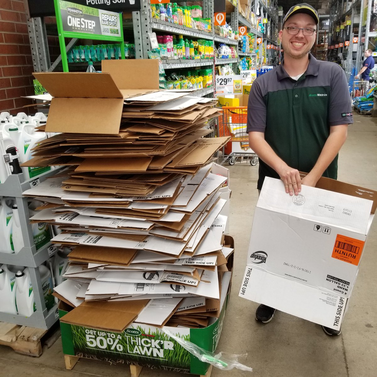 ABuchananHD's tweet photo. Our Scott's rep, Jay, packed down a mountain this morning! Thank you so much! We really appreciate your hard work and partnership! @ScottsLawnCare @THD_3807 #springpackdownchallenge https://t.co/00tnDbVzwT