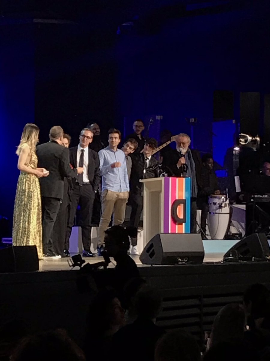 diversitylab's tweet photo. @Skam_Italia @lamicagenialetv vincono la categoria ‘Miglior Serie Tv’
@RoccoFasano3 @FedericoCesari3 
#DMA2019 #Ahumanrapsody https://t.co/O7T9ytqAlf
