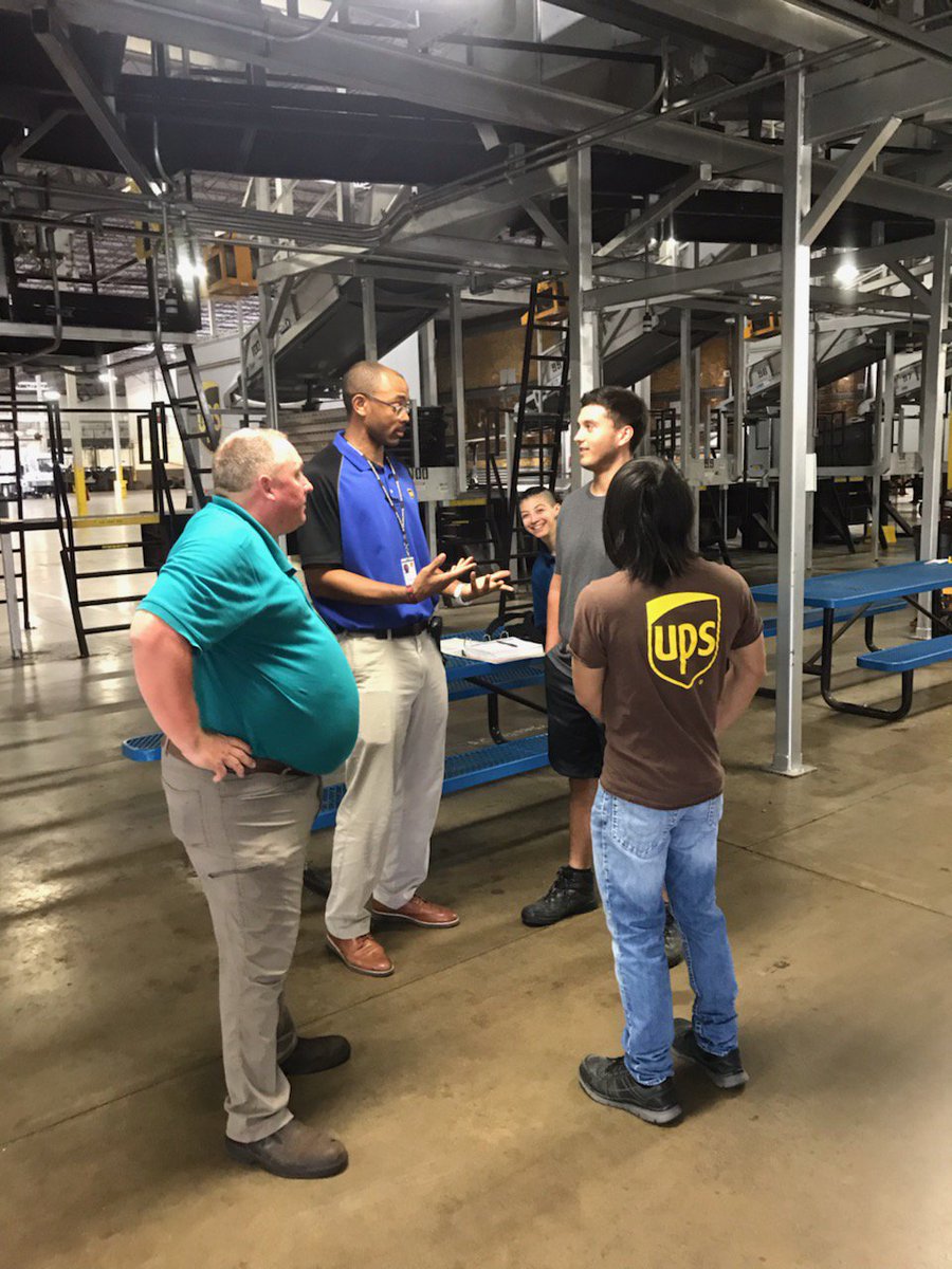 day_lions's tweet photo. #LionsRoar #SafetyFirst #HydrationIsLife #UPSService #SleepPower #MondayPCM FT Sup Marqus Fitchett speaking on the importance of getting enough sleep every night. https://t.co/BVH4tqW6Kj