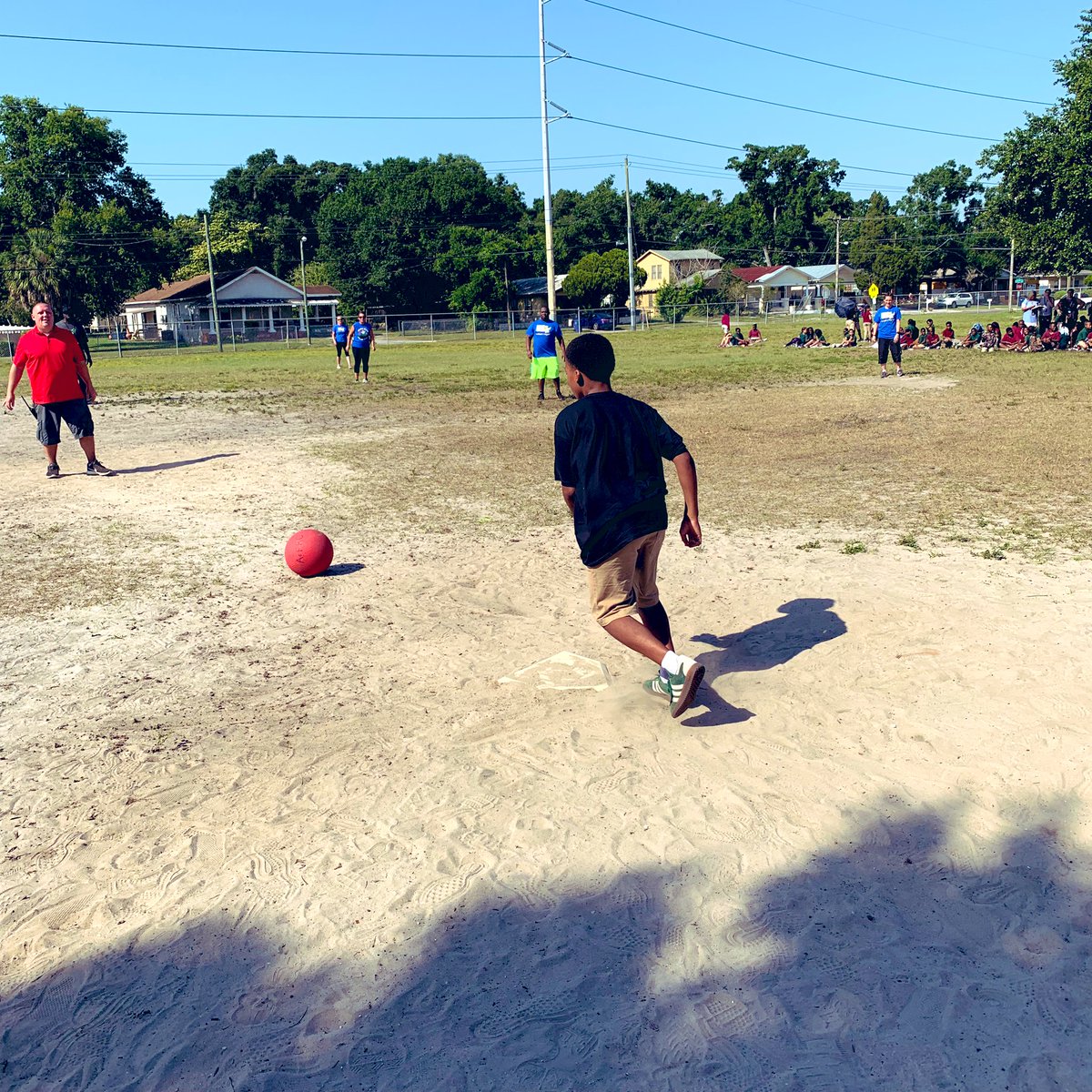 LockhartMagnet's tweet photo. Let the end of the year activities begin! Staff v. 5th grade kickball game! Who do you think won?!? 🏆#BuildingHeartsBuildingMinds #WeClimbTogether @AchievementSch @SDHCMagnet https://t.co/vdrvSeWgVV