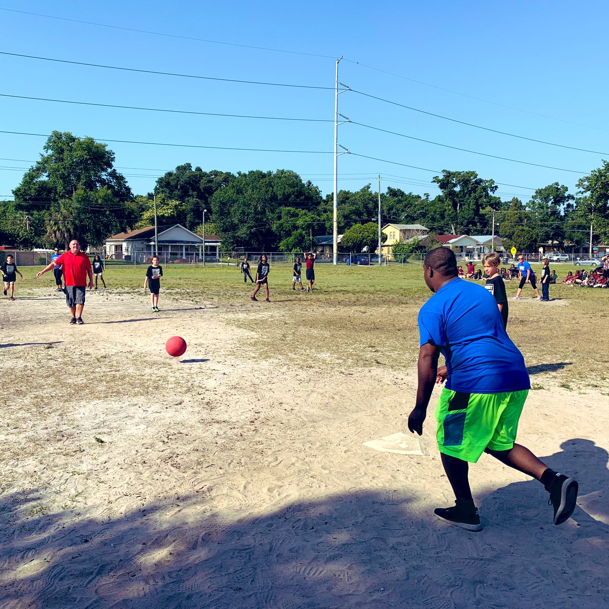 LockhartMagnet's tweet photo. Let the end of the year activities begin! Staff v. 5th grade kickball game! Who do you think won?!? 🏆#BuildingHeartsBuildingMinds #WeClimbTogether @AchievementSch @SDHCMagnet https://t.co/vdrvSeWgVV