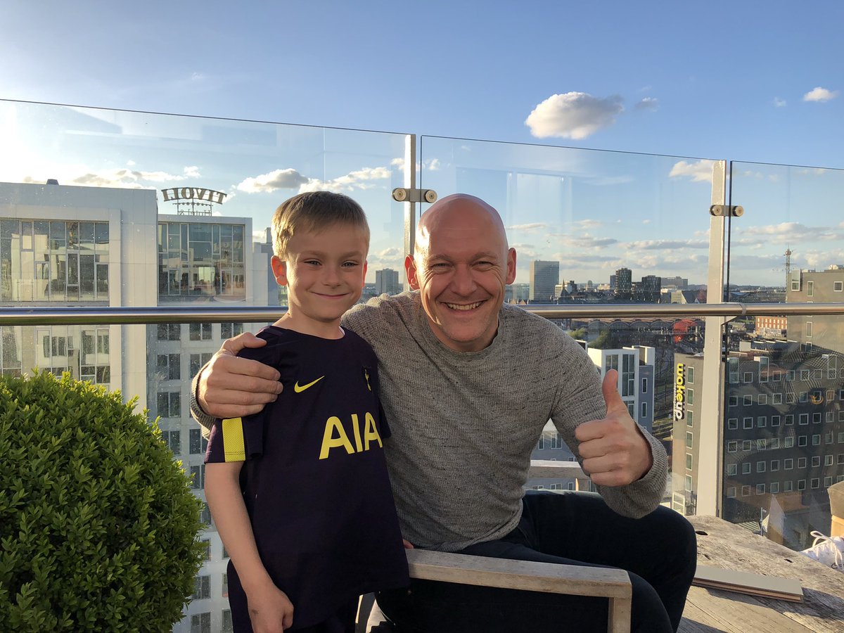 kevinlorch's tweet photo. @stevebence10 recognise this ex Real Madrid and Everton midfielder that we bumped into in Copenhagen? https://t.co/vZbUZ5xbb7
