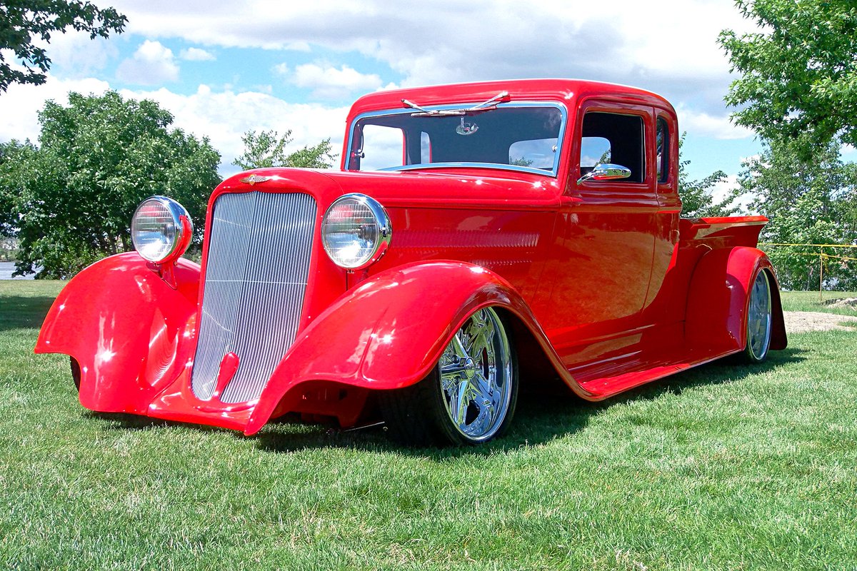 gand_oliver's tweet photo. This 1934 #dodge Pickup is Five-Windowed, Hemi-Powered, and Homebuilt. #cars https://t.co/8zn2r82AIS https://t.co/uMHTQlZ9MF