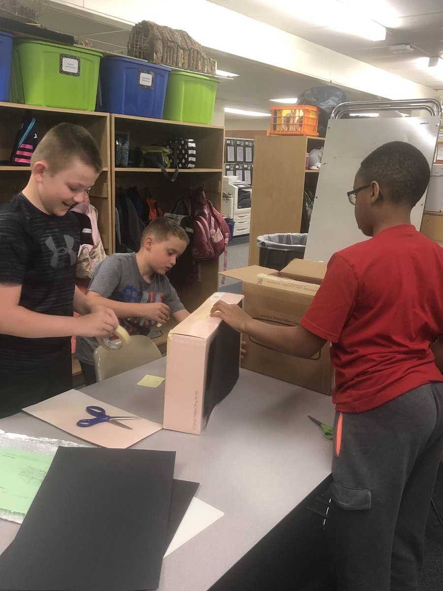 WCSDenrich's tweet photo. Klem South fourth graders collaboratively working with their peers to design a solar oven. @WCSDProud @KlemSouth https://t.co/bAfeRV4IK6