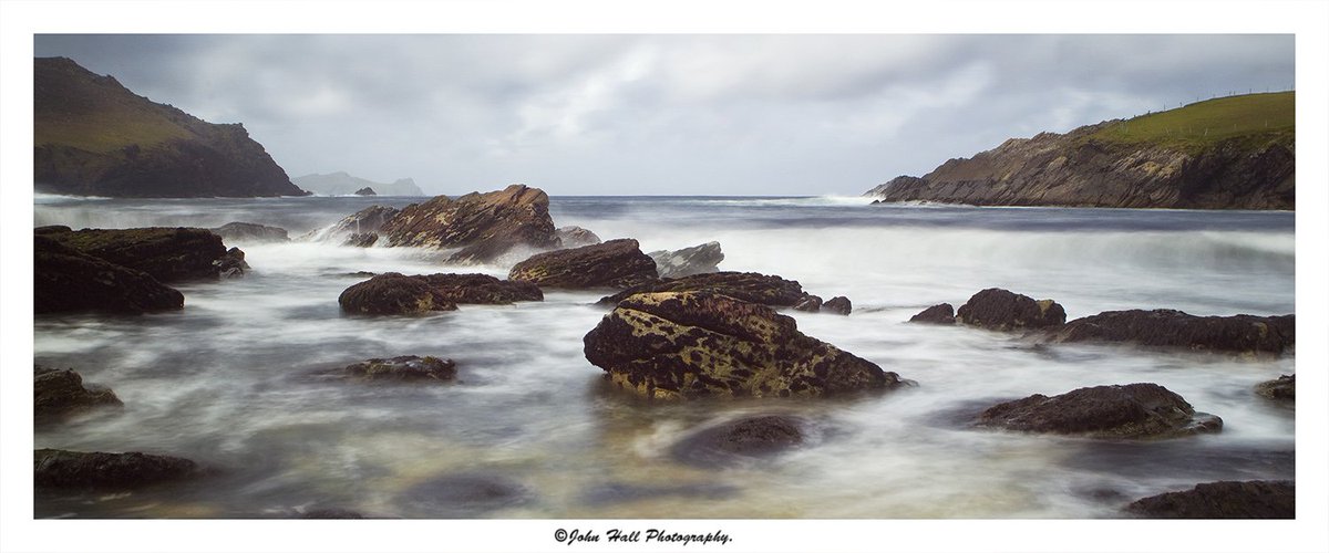 Clogher Panoramic (click for full view) @WAWHour @StormHour @wildatlanticway @DinglePeninsula @ThePhotoHour @PhotographyWx #irelandphotos #panoramicphotography #imagesofireland #dinglepeninsula #seascape #landscapephotography